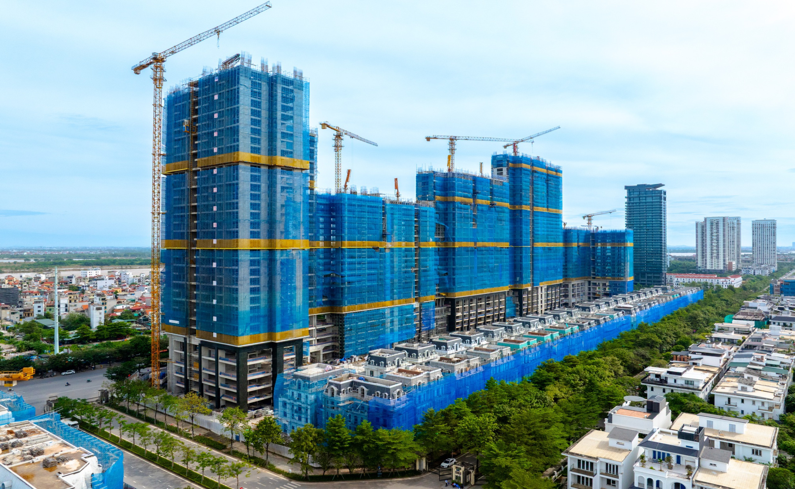 thumb Soi tiến độ hai dự án hàng hiệu Noble Crystal của Sunshine Group tại Hà Nội